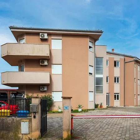 Lovely In With Kitchen Apartament
