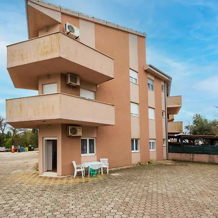 Lovely In With Kitchen Apartament