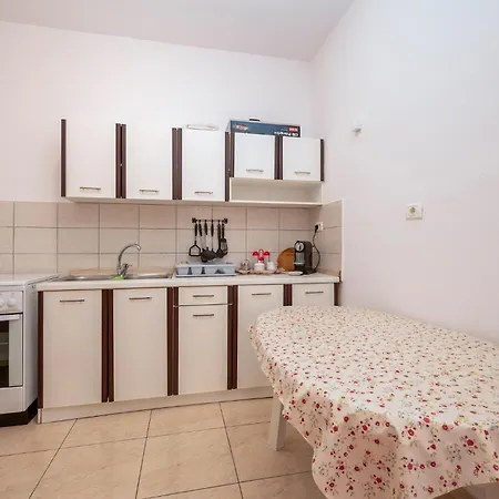 Lovely In With Kitchen Apartment Liznjan