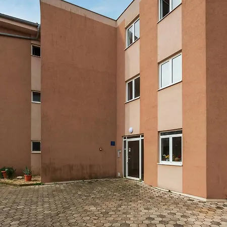 Cozy In With Wifi Apartamento Ližnjan
